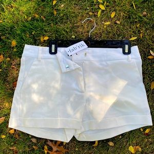 Fabrik never been worn shorts. Size medium